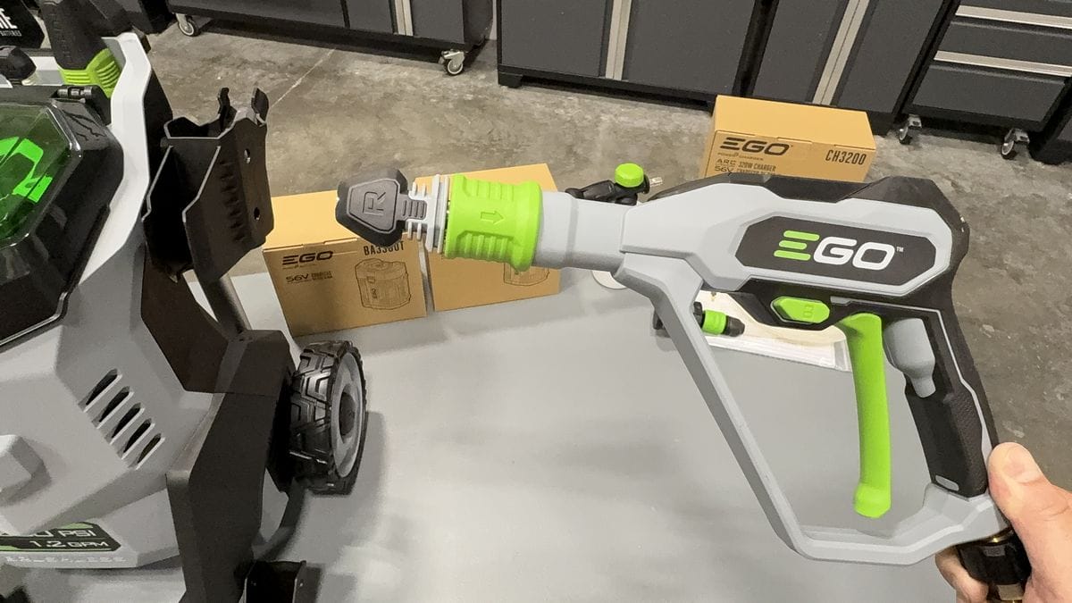 Rinse nozzle on EGO Spray Gun