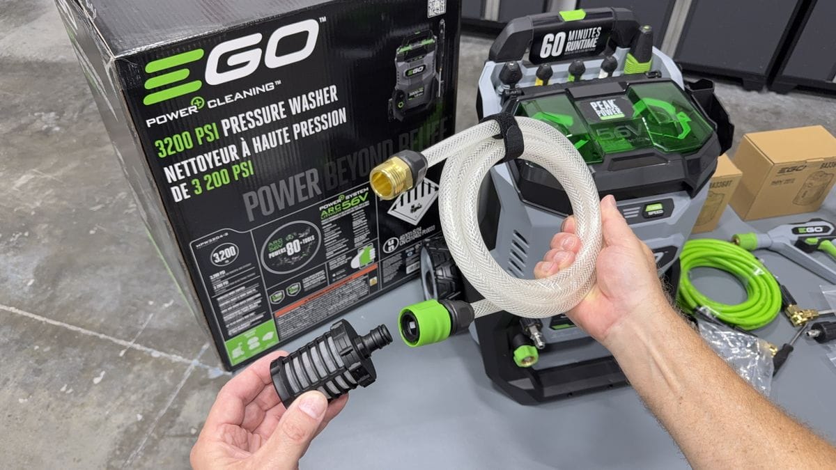 Attaching filter to siphon hose