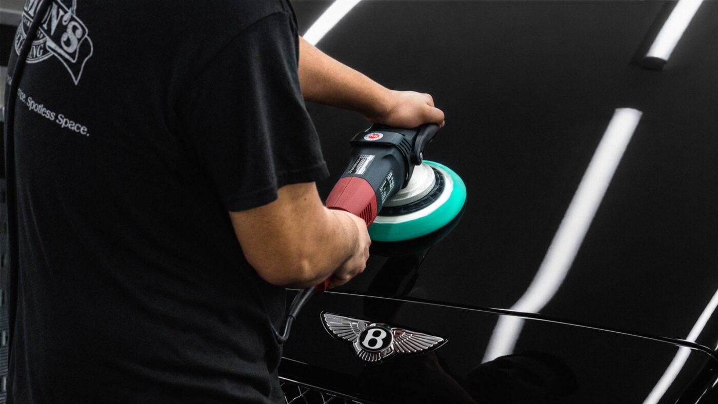 Using a machine polisher and foam pad to remove light scratches from gloss car paint