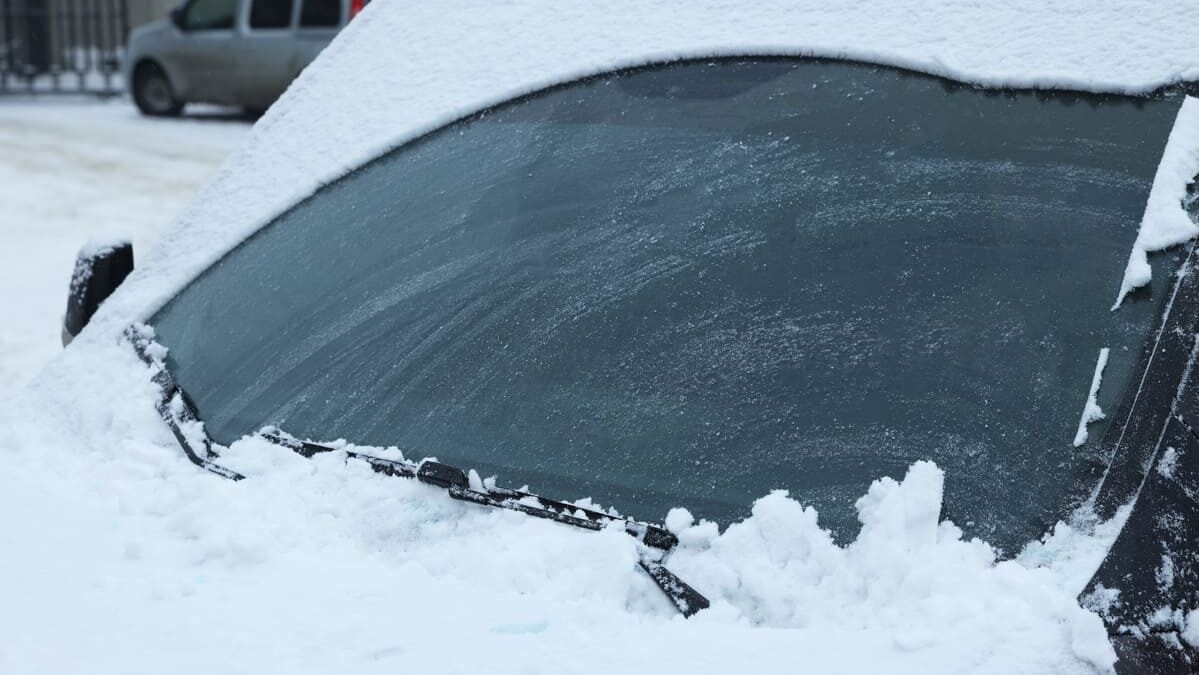Cloudy streaky windshield winter that needs windshield ceramic coating