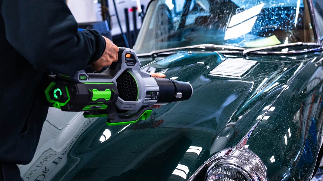 Drying a car with an electric leaf blower after washing